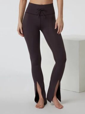 Vuori Women's Daily Split Flare Legging in Plum